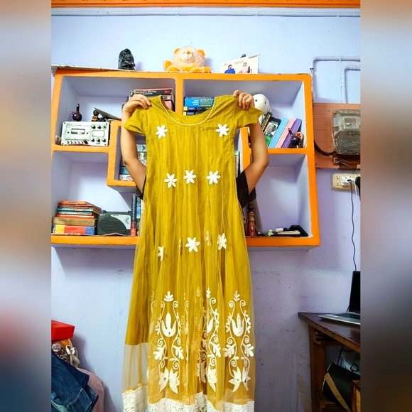 Pretty green anarkhali dress with white flowers and lace on the bottom. - Size M - Picture 2 of 8